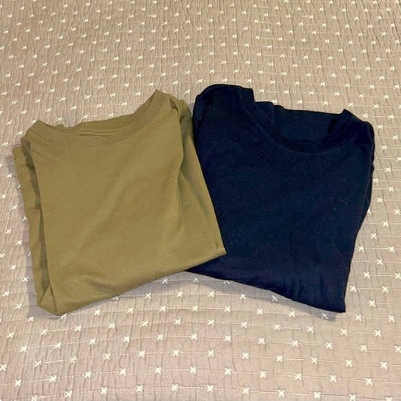 (Bundle 3 for $15) Old Navy Olive and Navy Long Sleeve Tee Set of 2 Kids L - Picture 1 of 6